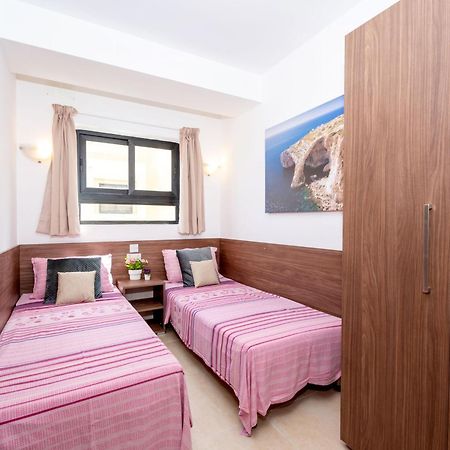 Islet Promenade Seafront Apartment With Large Corner Terrace By Getawaysmalta St. Paul's Bay Exteriér fotografie