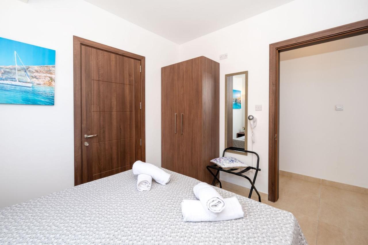 Islet Promenade Seafront Apartment With Large Corner Terrace By Getawaysmalta St. Paul's Bay Exteriér fotografie