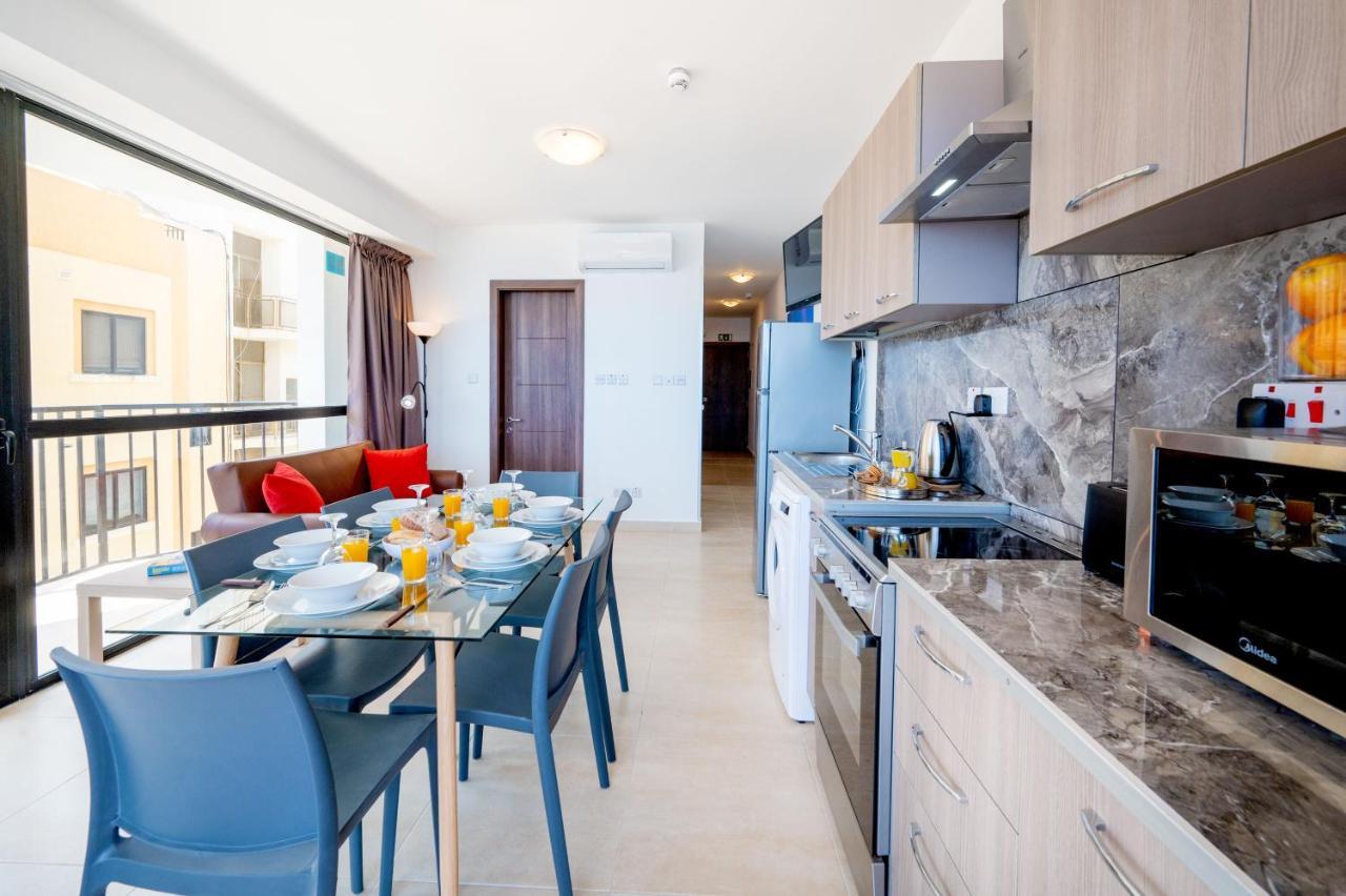 Islet Promenade Seafront Apartment With Large Corner Terrace By Getawaysmalta St. Paul's Bay Exteriér fotografie