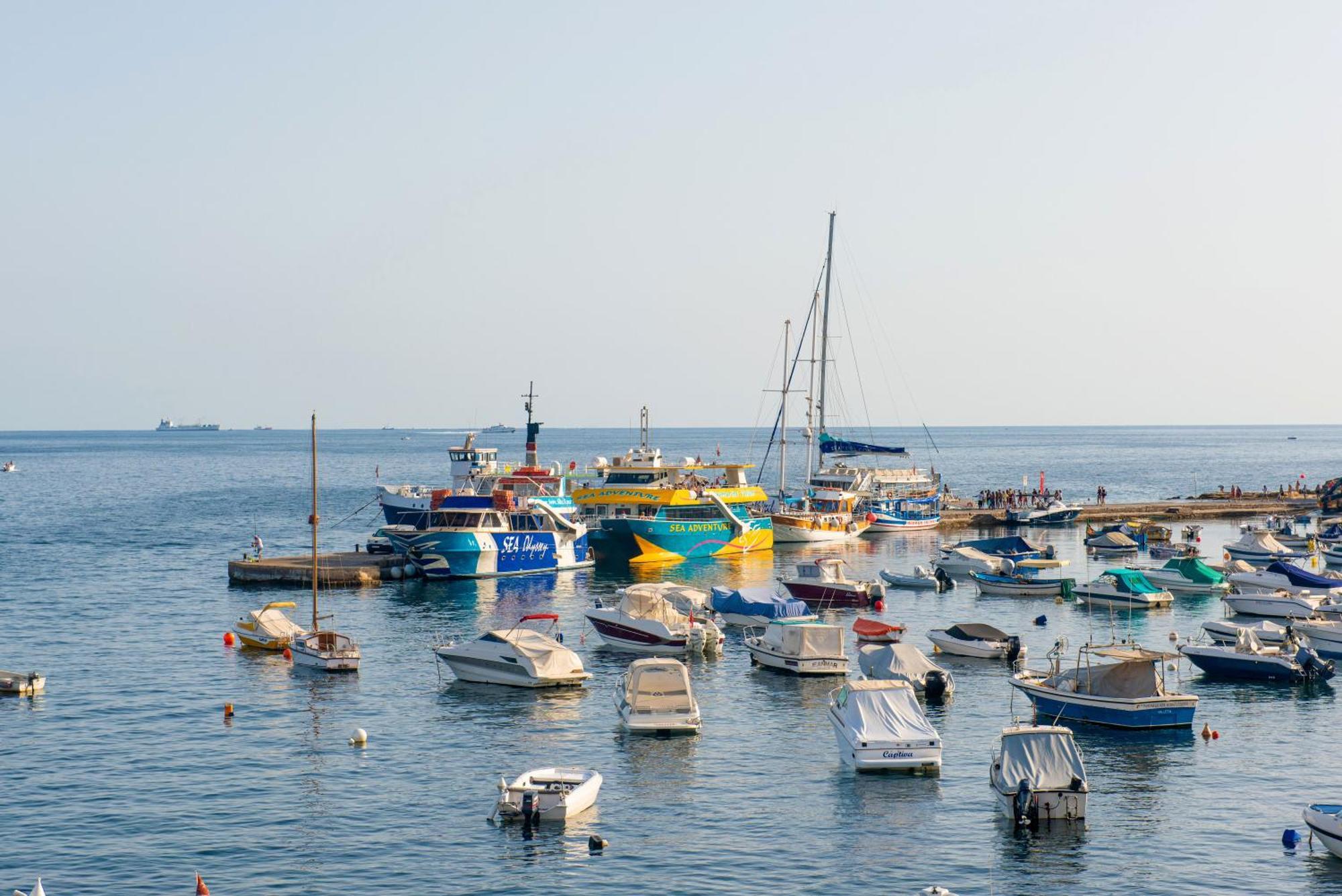 Islet Promenade Seafront Apartment With Large Corner Terrace By Getawaysmalta St. Paul's Bay Exteriér fotografie