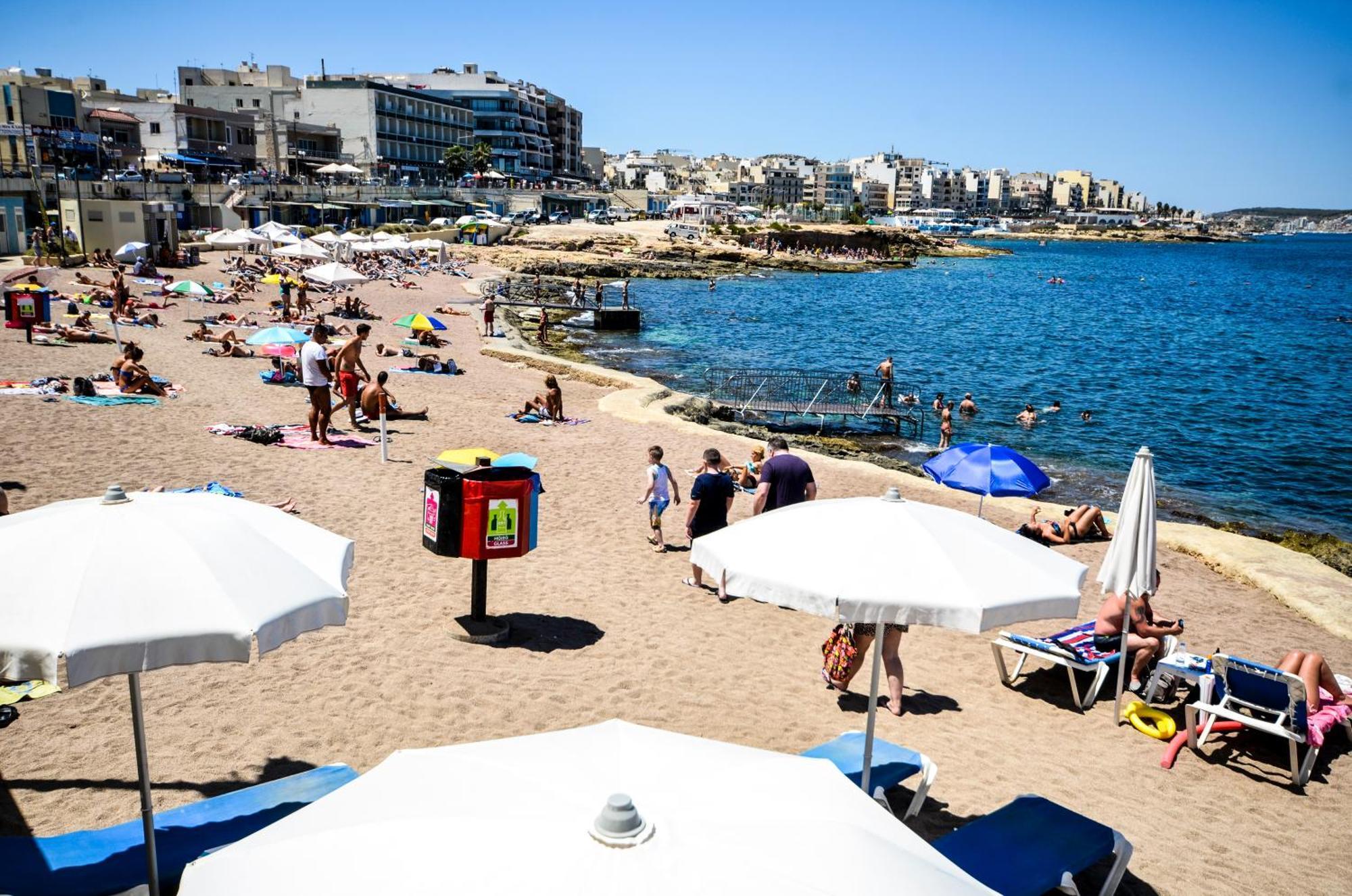Islet Promenade Seafront Apartment With Large Corner Terrace By Getawaysmalta St. Paul's Bay Exteriér fotografie