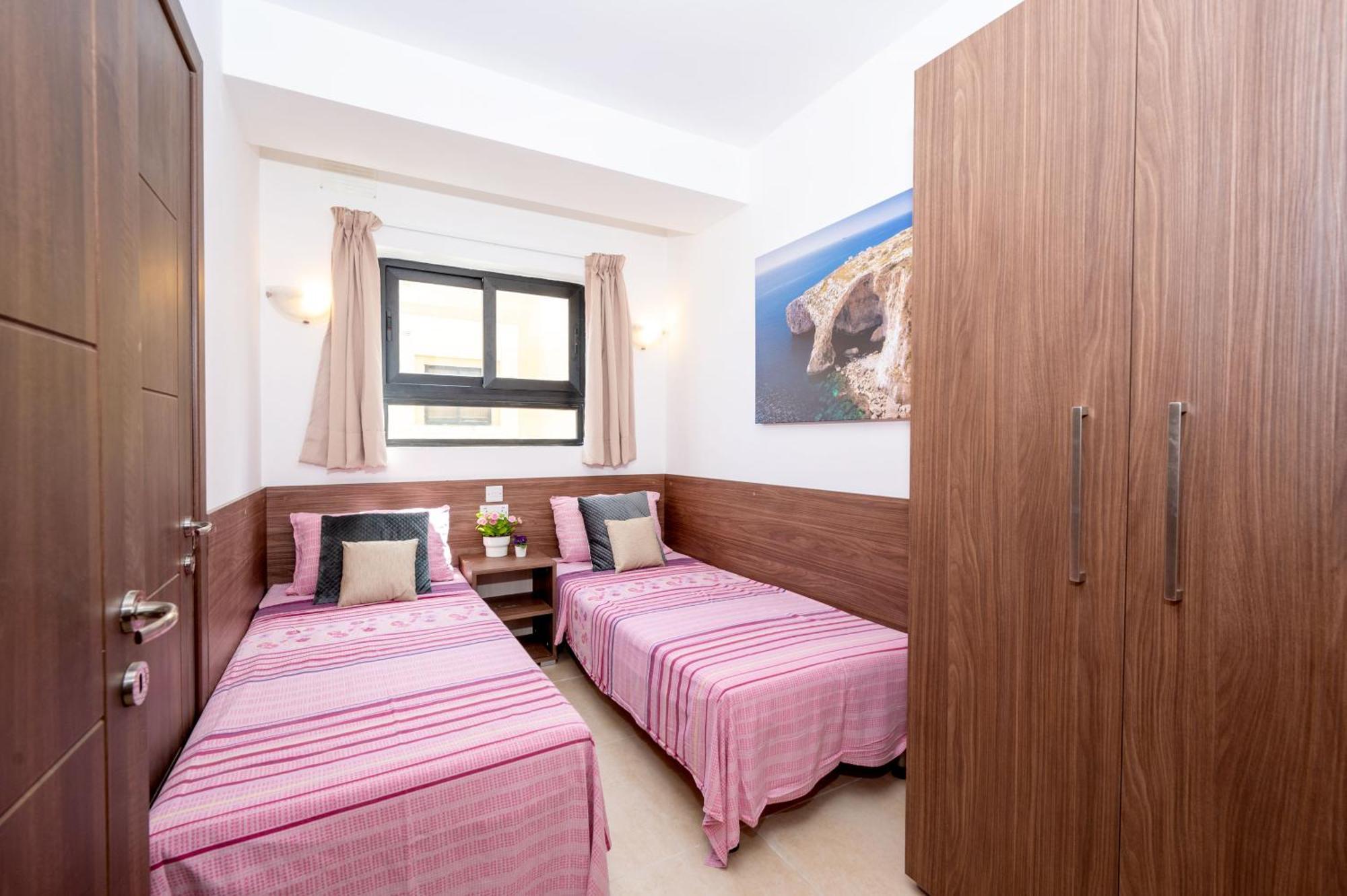 Islet Promenade Seafront Apartment With Large Corner Terrace By Getawaysmalta St. Paul's Bay Exteriér fotografie